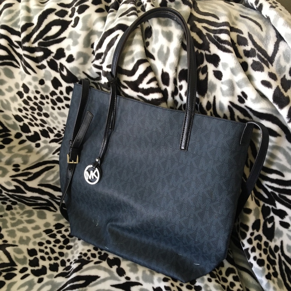 Micheal Kors Jet Set Navy Tote